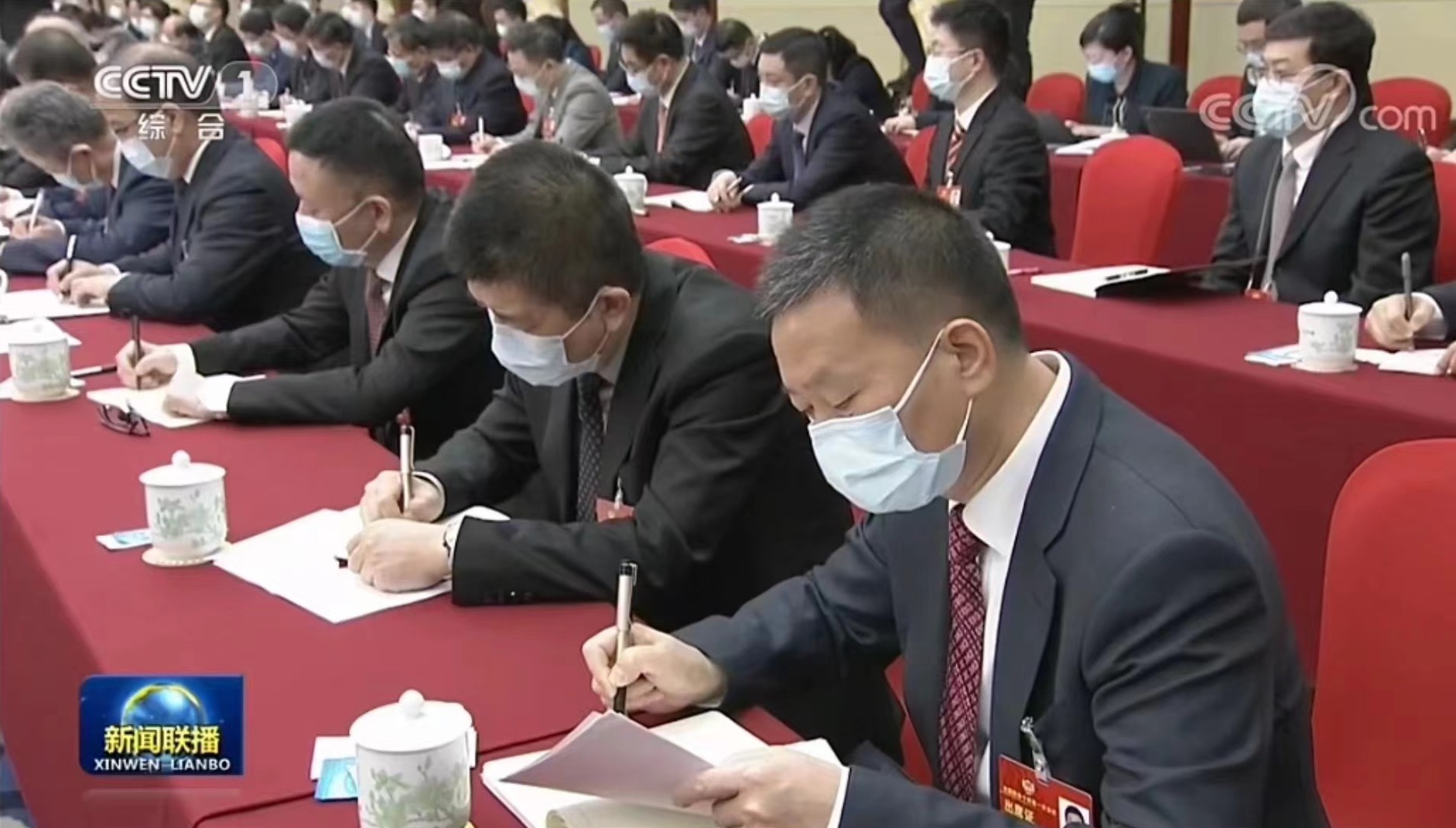 四川非凡国际
联播｜费功全委员：肩负社会责任 促进共同富裕